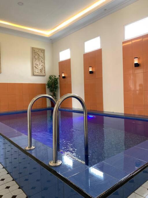 Kayz Villa Batu Dengan Kolam Renang Pribadi Eksteriør billede